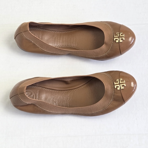 TORY BURCH Jolie Beige Patent Leather Cap-toe Gold Logo Ballet Flats Sz 6.5 M - Picture 7 of 14